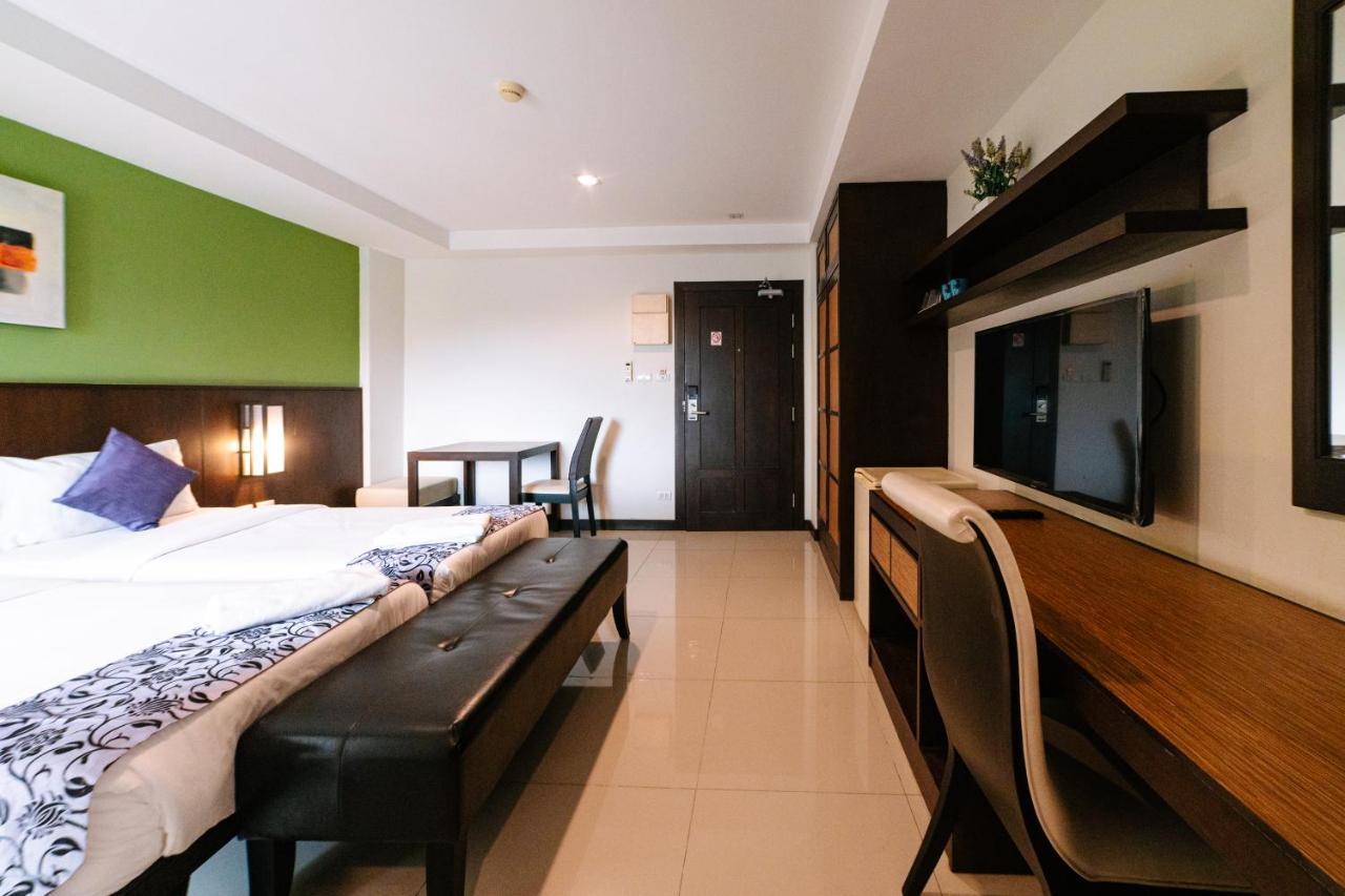 OYO 241 Ratana Hotel Sakdidet Phuket Bagian luar foto