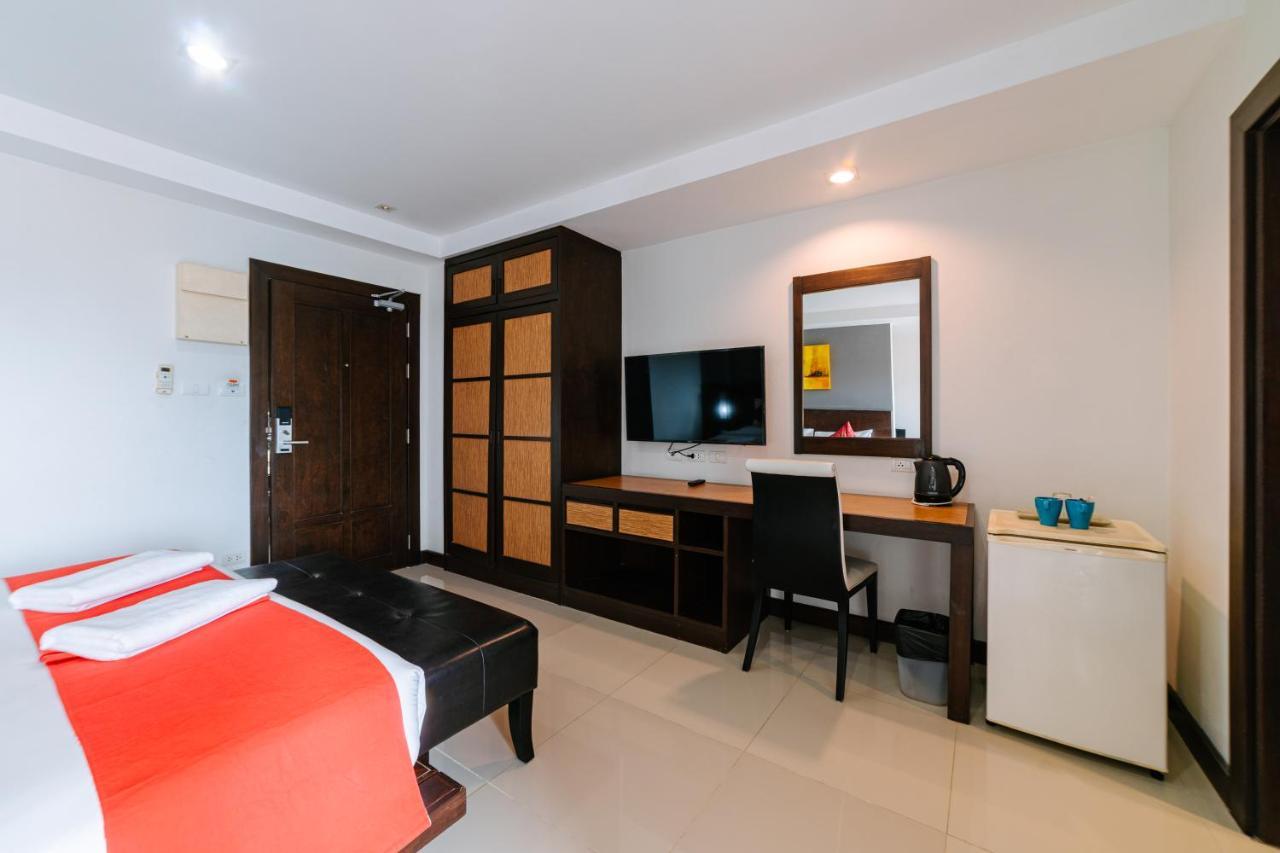 OYO 241 Ratana Hotel Sakdidet Phuket Bagian luar foto