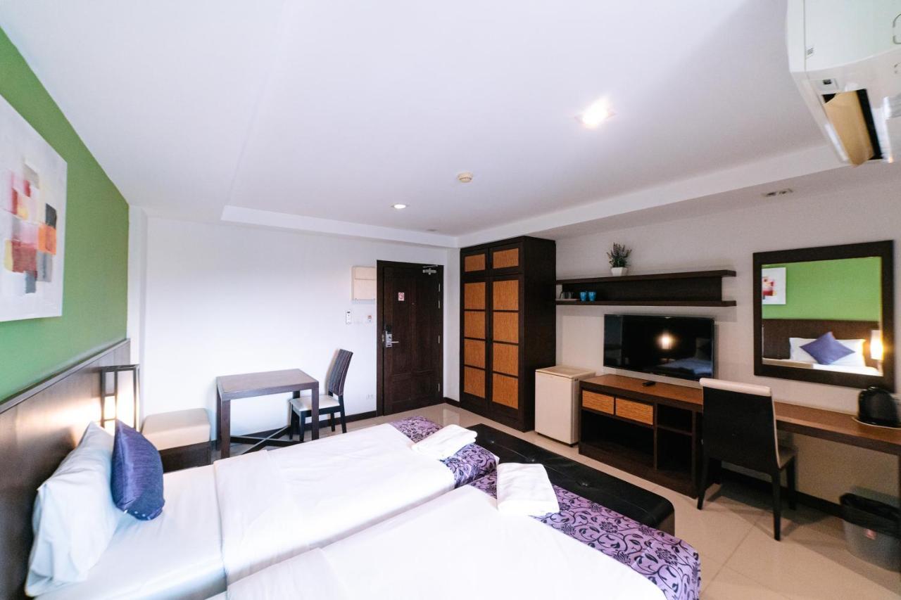 OYO 241 Ratana Hotel Sakdidet Phuket Bagian luar foto