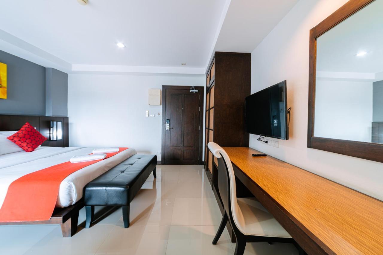 OYO 241 Ratana Hotel Sakdidet Phuket Bagian luar foto